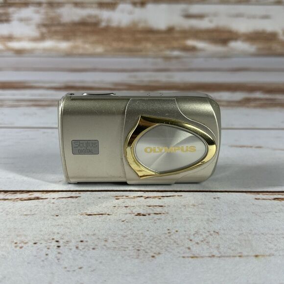Olympus Pearl White Stylus 410 4 MP LCD Digital Camera Tested - No Battery